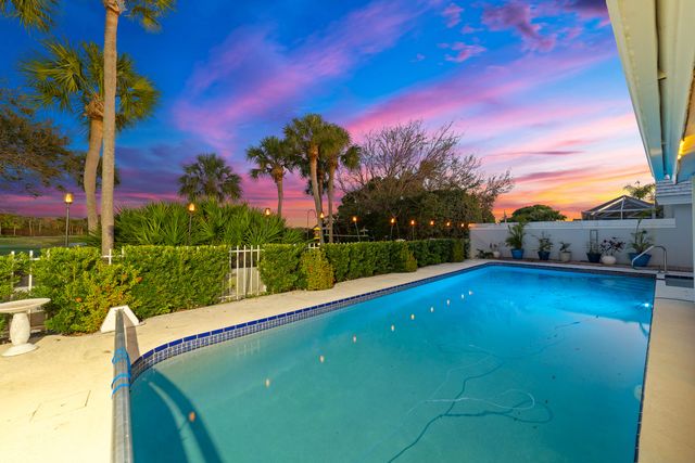 2370 Saratoga Bay Drive, West Palm Beach, FL 33409