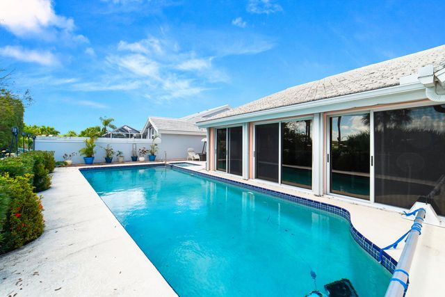 2370 Saratoga Bay Drive, West Palm Beach, FL 33409