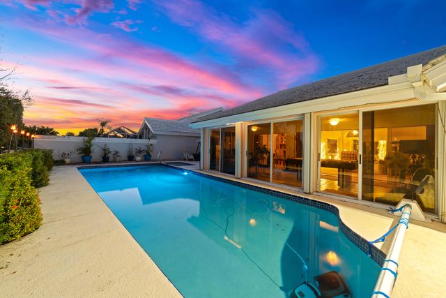 2370 Saratoga Bay Drive, West Palm Beach, FL 33409