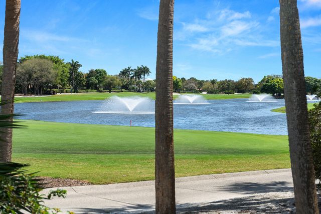 2370 Saratoga Bay Drive, West Palm Beach, FL 33409