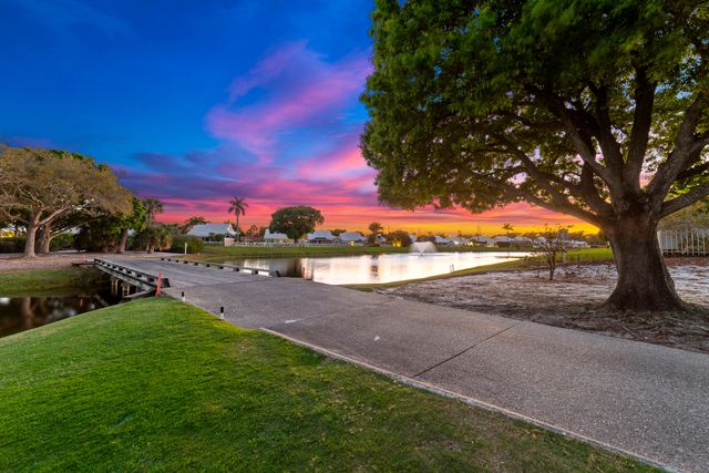 2370 Saratoga Bay Drive, West Palm Beach, FL 33409