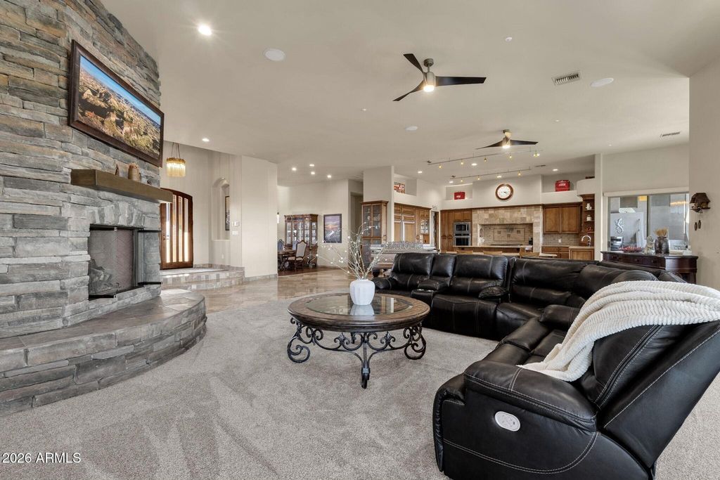 Image 11 of property listing at 15105 E CAMELVIEW Drive, Fountain Hills, AZ 85268