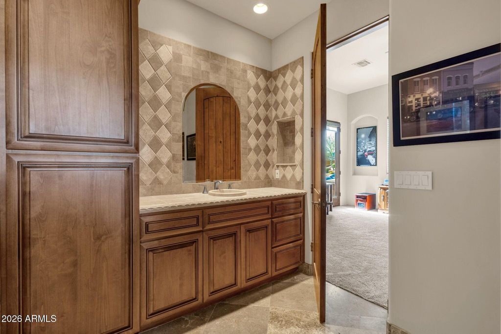 Image 31 of property listing at 15105 E CAMELVIEW Drive, Fountain Hills, AZ 85268