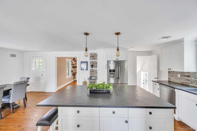 14 Jefferson Street, Port Washington, NY 11050