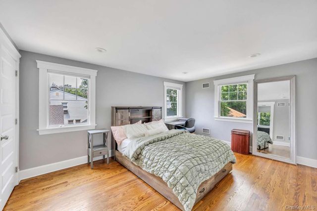 14 Jefferson Street, Port Washington, NY 11050