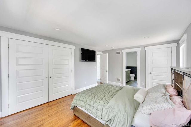 14 Jefferson Street, Port Washington, NY 11050