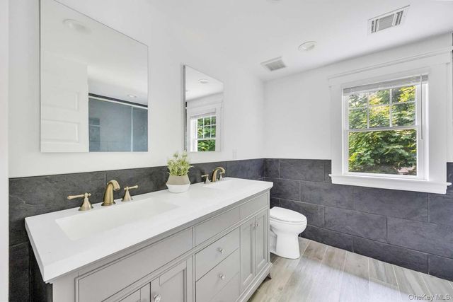 14 Jefferson Street, Port Washington, NY 11050