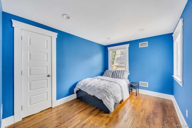 14 Jefferson Street, Port Washington, NY 11050
