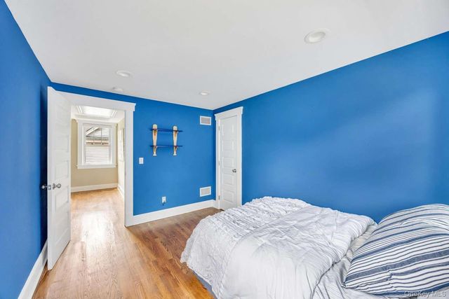 14 Jefferson Street, Port Washington, NY 11050