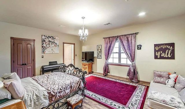 207 Regal Row, Houma, LA 70360