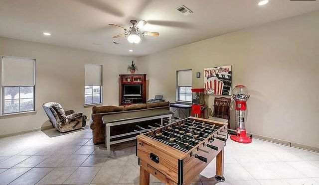 207 Regal Row, Houma, LA 70360