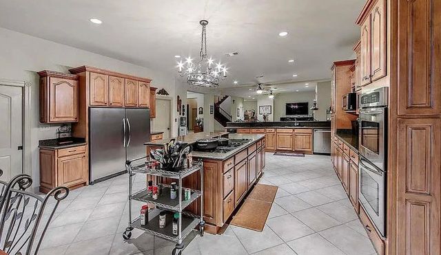 207 Regal Row, Houma, LA 70360