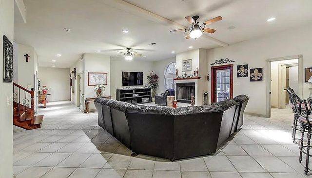 207 Regal Row, Houma, LA 70360