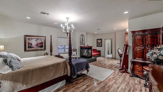 207 Regal Row, Houma, LA 70360