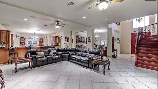 207 Regal Row, Houma, LA 70360