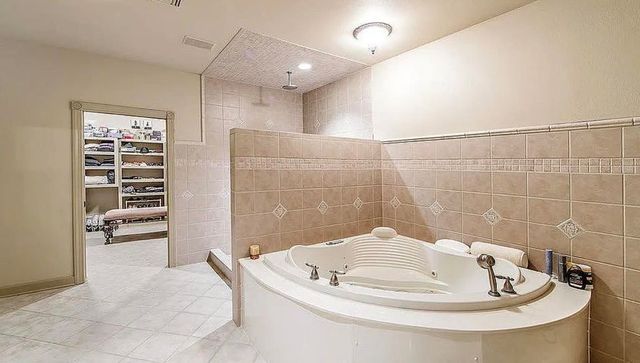 207 Regal Row, Houma, LA 70360