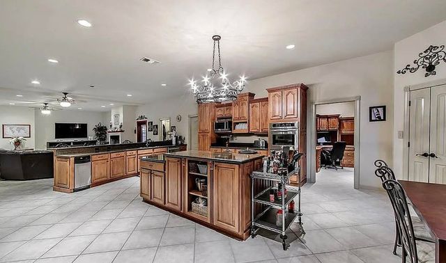 207 Regal Row, Houma, LA 70360