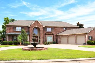 207 Regal Row, Houma, LA 70360
