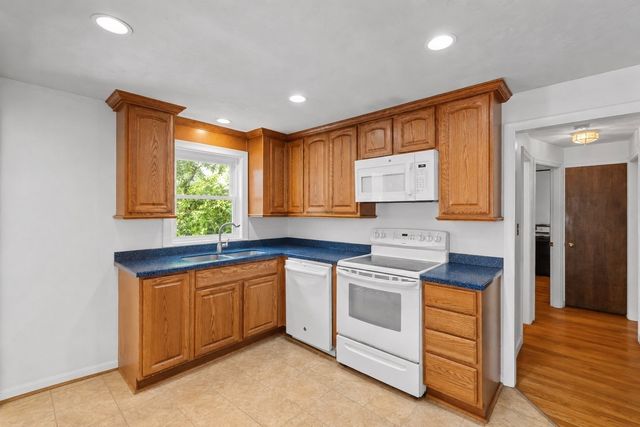 16 Mars Dr, Shrewsbury, MA 01545