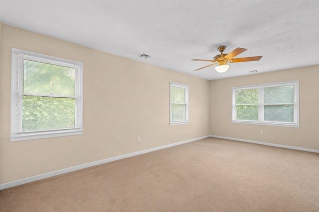 16 Mars Dr, Shrewsbury, MA 01545