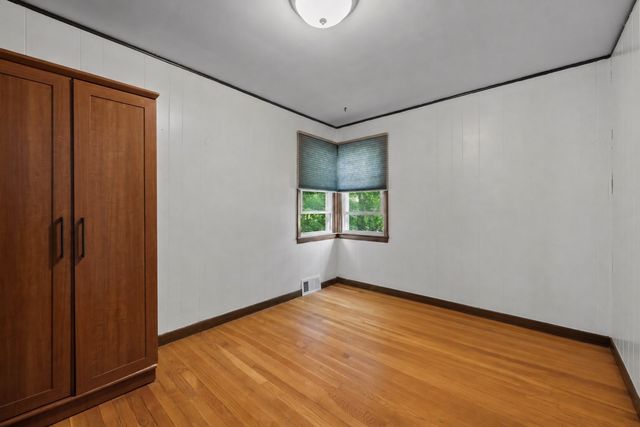 16 Mars Dr, Shrewsbury, MA 01545