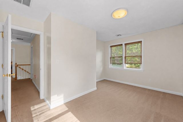 16 Mars Dr, Shrewsbury, MA 01545
