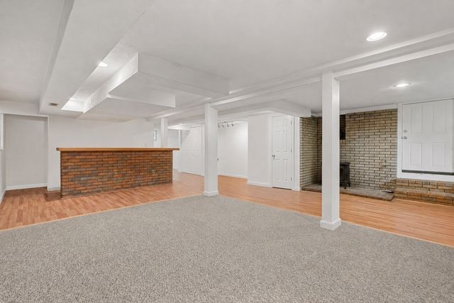 16 Mars Dr, Shrewsbury, MA 01545