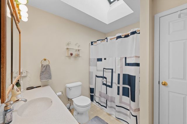 16 Mars Dr, Shrewsbury, MA 01545