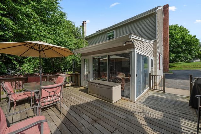 16 Mars Dr, Shrewsbury, MA 01545