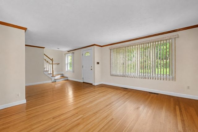 16 Mars Dr, Shrewsbury, MA 01545