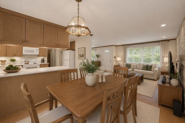 16 Mars Dr, Shrewsbury, MA 01545