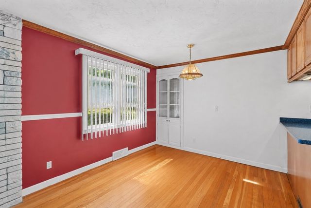16 Mars Dr, Shrewsbury, MA 01545