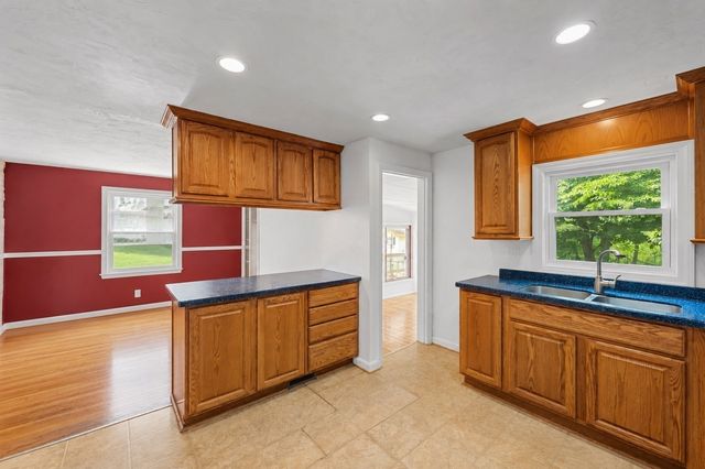 16 Mars Dr, Shrewsbury, MA 01545