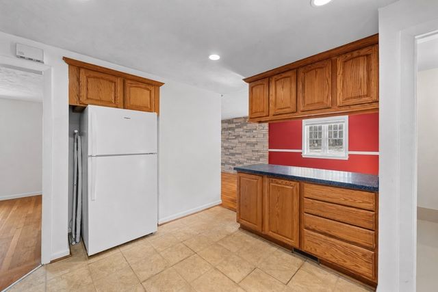 16 Mars Dr, Shrewsbury, MA 01545