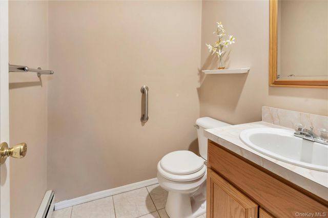 1 Joyce's Way 1, Bay Shore, NY 11706