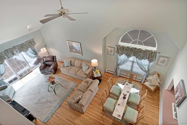 1 Joyce's Way 1, Bay Shore, NY 11706