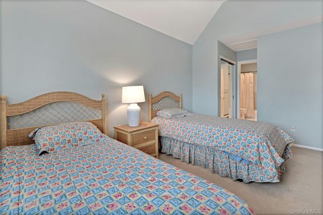 1 Joyce's Way 1, Bay Shore, NY 11706