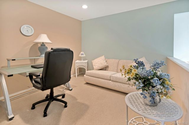 1 Joyce's Way 1, Bay Shore, NY 11706