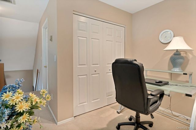 1 Joyce's Way 1, Bay Shore, NY 11706