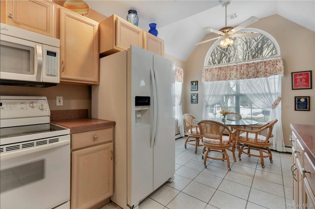 1 Joyce's Way 1, Bay Shore, NY 11706