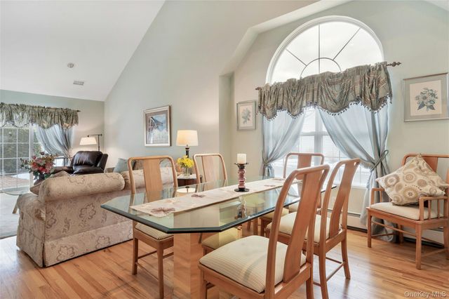 1 Joyce's Way 1, Bay Shore, NY 11706