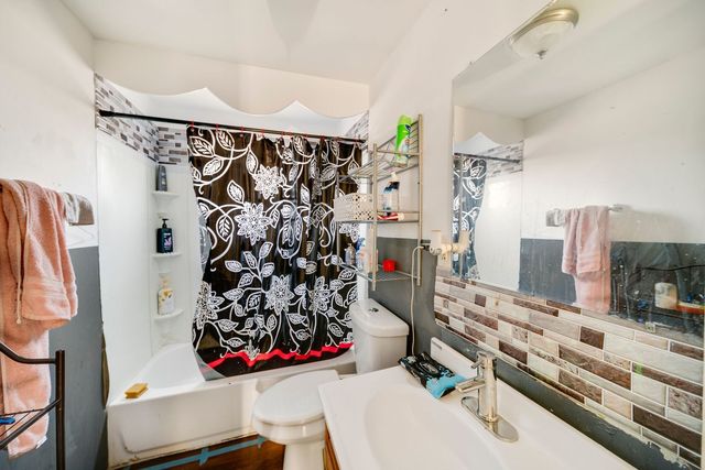 14446 DES PLAINES Street, Harvey, IL 60426