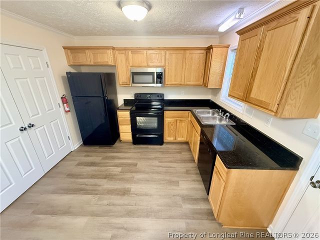 3332 Kenmont Lane E, Hope Mills, NC 28348