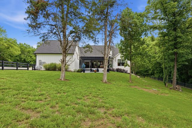 6000 Costello Farm Pvt Ln, Thompsons Station, TN 37179