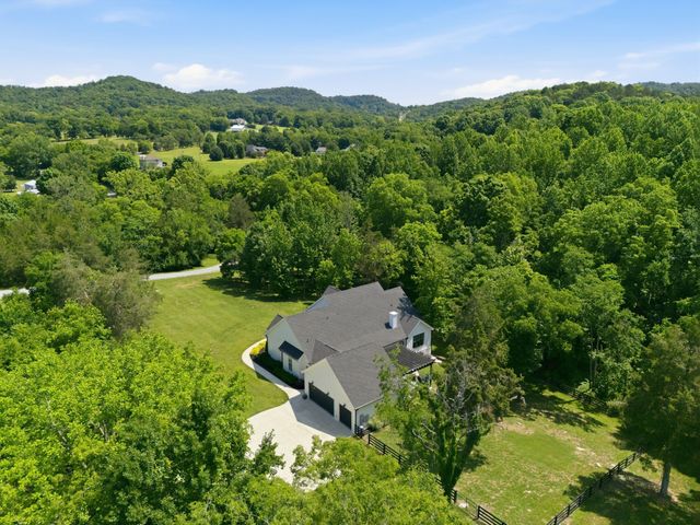 6000 Costello Farm Pvt Ln, Thompsons Station, TN 37179