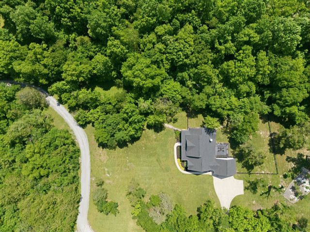 6000 Costello Farm Pvt Ln, Thompsons Station, TN 37179