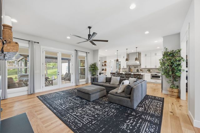 6000 Costello Farm Pvt Ln, Thompsons Station, TN 37179