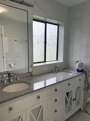 245 189th Ter 0, Sunny Isles Beach, FL 33160