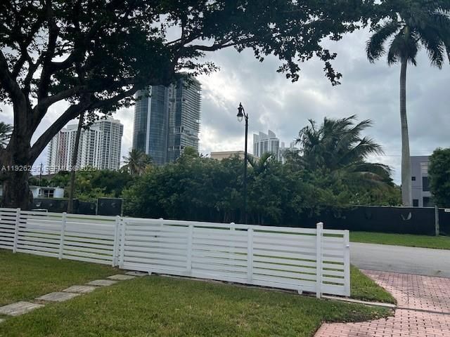 245 189th Ter 0, Sunny Isles Beach, FL 33160