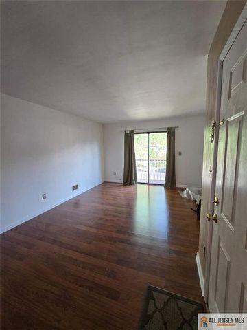 138 Orlando Street 138, Edison, NJ 08817